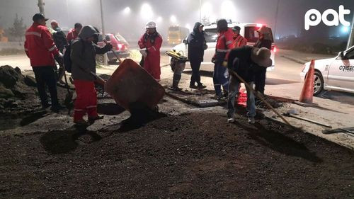 Mejoran vía entre Molino Andino y Av. 6 de Marzo con bacheo nocturno 