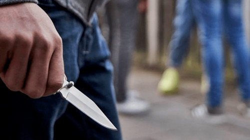  Hombre al ser rechazado por la ex pareja; la atacó y a 3 personas más.
