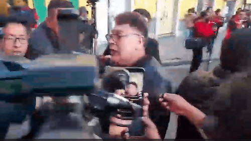 El Viceministro Jhonny Aguilera Expulsa a Militares de la Plaza Murillo