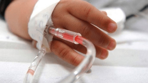 Niña de 5 años fue obligada a sentarse sobre un ladrillo caliente