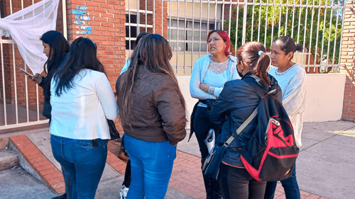 Piden destitución de la directora del colegio en el que apuñalaron a una niña