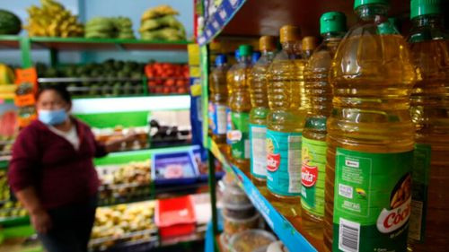 El litro de aceite sube a Bs 20 en Santa Cruz mientras ferias lo venden a menor precio