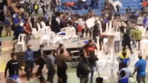 Congreso del MAS en Warnes termina con petardazos y sillazos