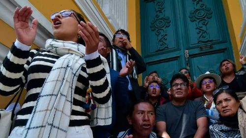Héctor Arce desafía a la Policía a que lo aprehendan en plaza Murillo por denuncia en su contra