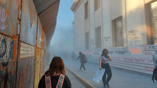 Protestas del 8M terminan en disturbios, enfrentamientos y destrozos en México y Argentina  