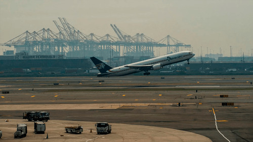 Suspenden operaciones en el aeropuerto de Alcantari por baja visibilidad 