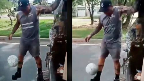 Hombre sorprende con dominio del balón mientras viaja en camión de basura