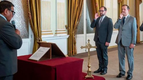 Canciller posesiona a tres viceministros