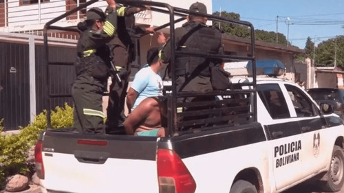 Cautelarán a tres acusados de agredir a policías durante arresto en la Villa Primero de Mayo