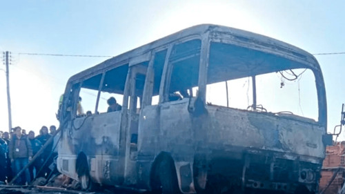 Cinco estudiantes mueren calcinados tras incendio de un bus escolar en Potosí