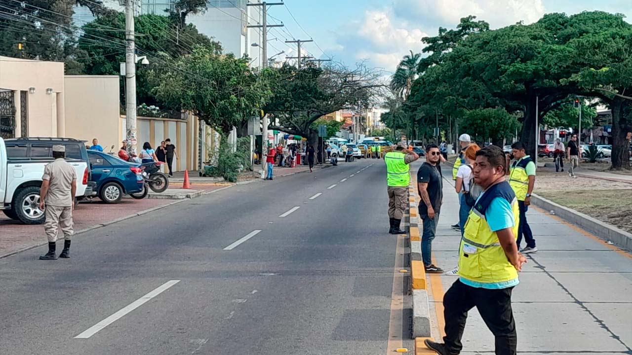 Cierre de vías por Todos Santos.jpg