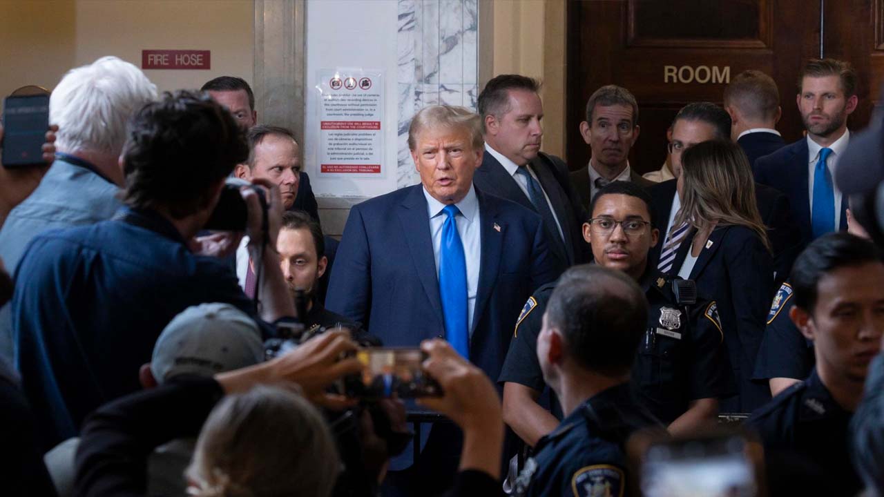 Donal Trum llega a su juicio.jpg