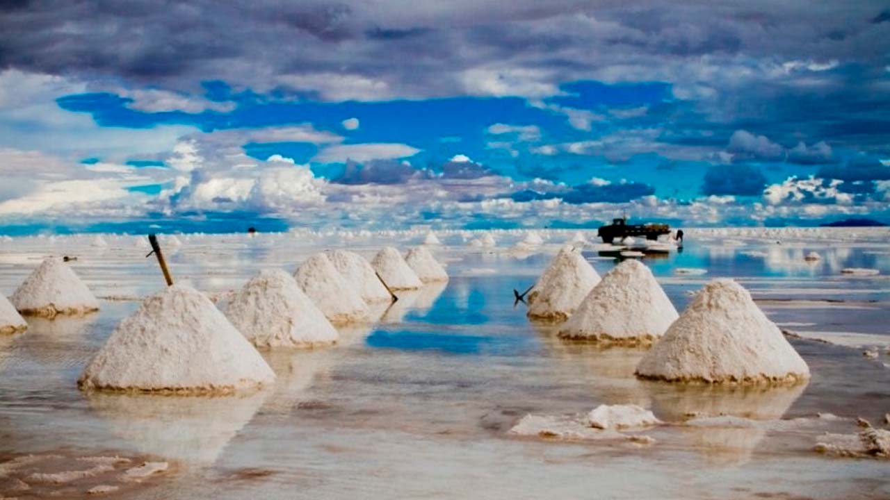 Inversionistas europeos visitan Bolivia por el litio.jpg