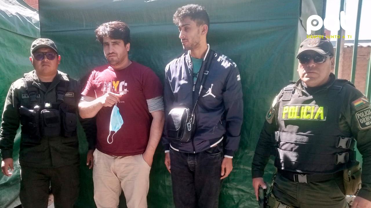 Policía intercepta a extranjeros.jpg