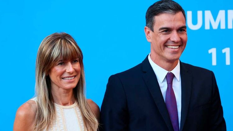 Procesan a la primera dama de España por tráfico de influencias y corrupción