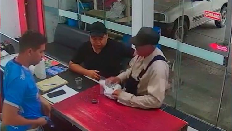 Menonita denuncia estafa y robo de Bs 9.000 tras falsa oferta de repuestos en Santa Cruz