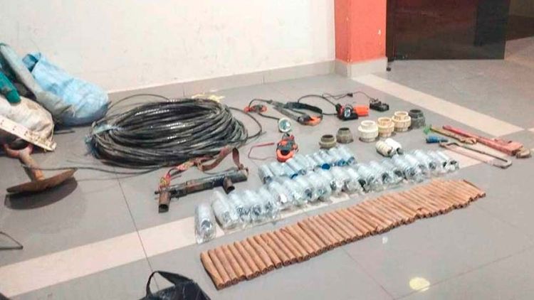 Aprehenden a presunta banda de “jucus” con arsenal explosivo en mina de Porco