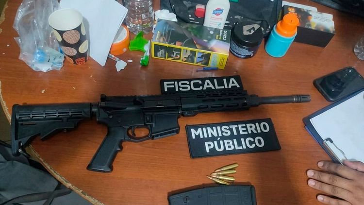 Fiscalía abre investigación por hallazgo de un fusil AR-15 en vivienda de un fiscal