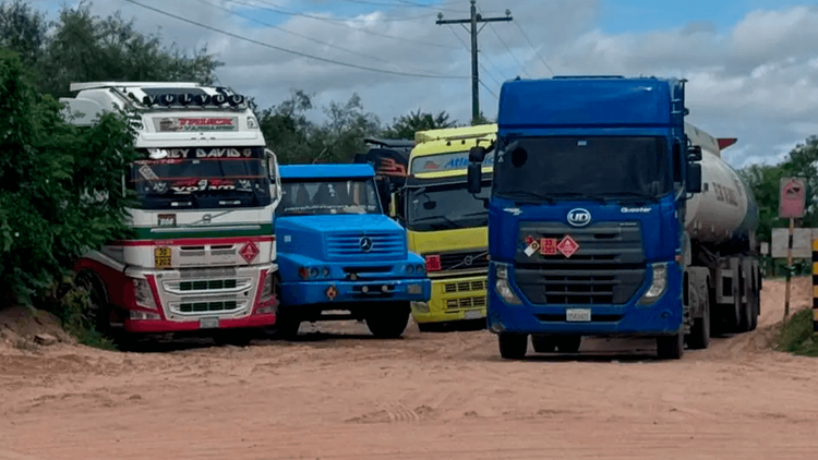 YPFB atribuye filas de cisternas en Palmasola a almacenaje en niveles máximos