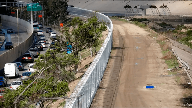 Migrante es hallado oculto en tanque de gasolina al intentar ingresar a EE.UU.