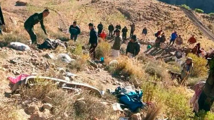 Accidente en Potosí deja cinco maestros fallecidos tras caída de minibús