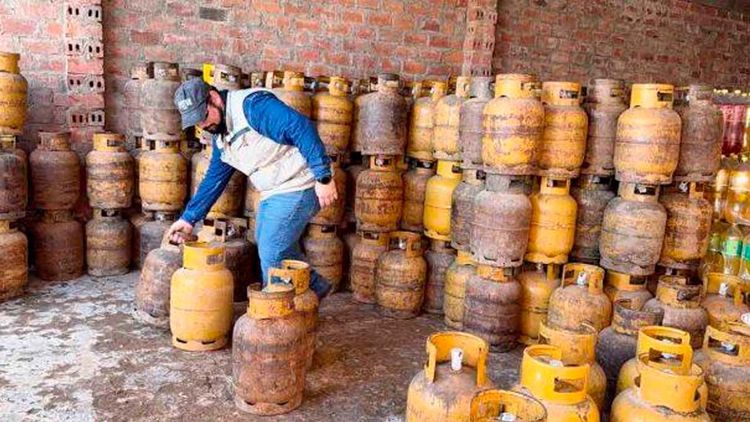 Secuestran 128 garrafas de GLP presuntamente acopiadas de forma ilegal en El Alto