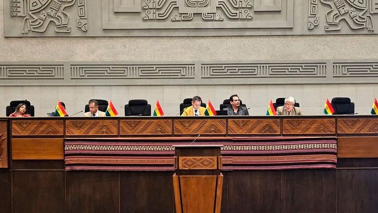 Oposición vuelve a salvar a un ministro de Paz