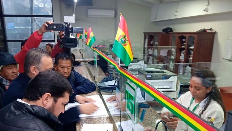 Comité pro Santa Cruz presenta acción por pacientes renales 