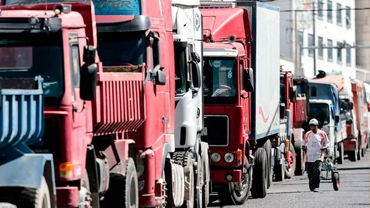 Transporte pesado da 15 días al Gobierno por falta de diésel