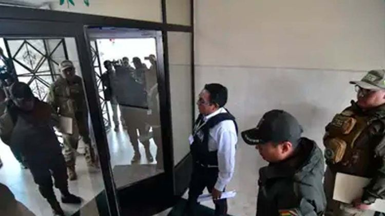 Fiscalía allana vivienda de Luis Arce por caso de legitimación de ganancias ilícitas