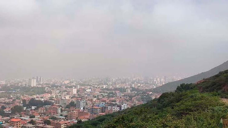 La neblina cubre la ciudad de Cochabamba y el Senamhi prevé lluvias hasta el sábado