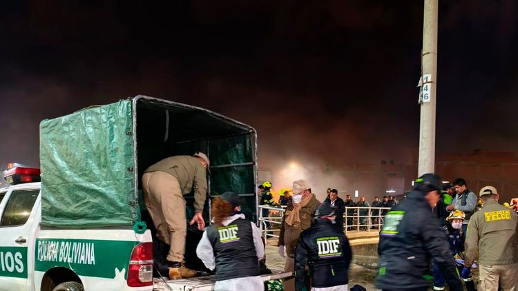 Movilizan peritos tras tragedia aérea en El Alto