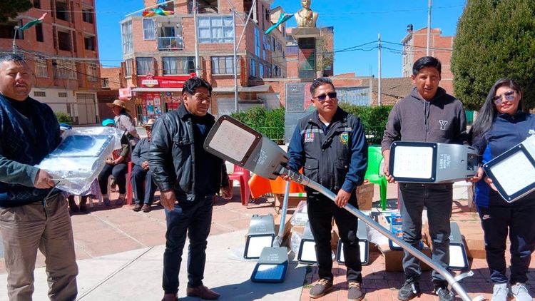 Distrito 4 entrega luminarias LED para mejorar la seguridad vecinal