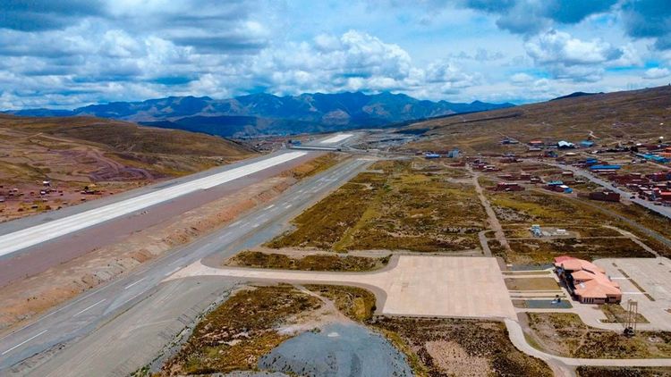 Primer aterrizaje en el aeropuerto de Potosí marca avance en su puesta en funcionamiento