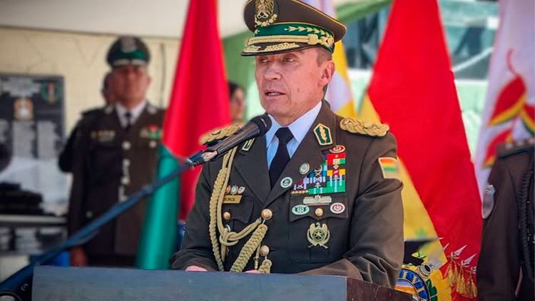 Renuncia el comandante general de la Policía Boliviana
