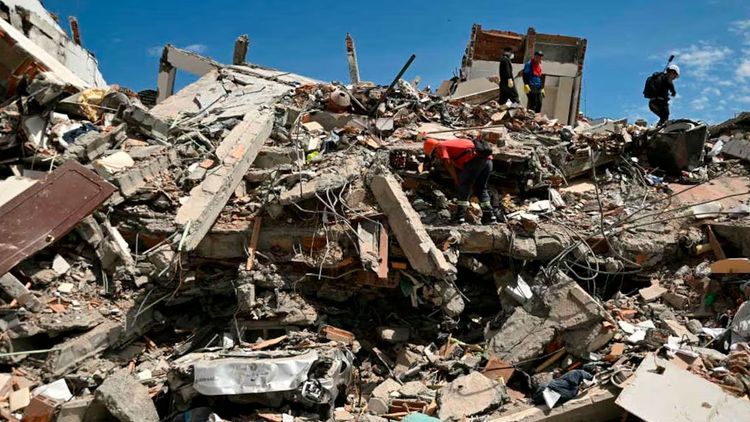 Terremoto de magnitud 7,7 sacude el este de Indonesia