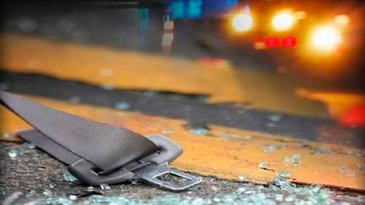 Conductor queda atrapado tras choque entre una vagoneta y un tráiler en la Radial 10