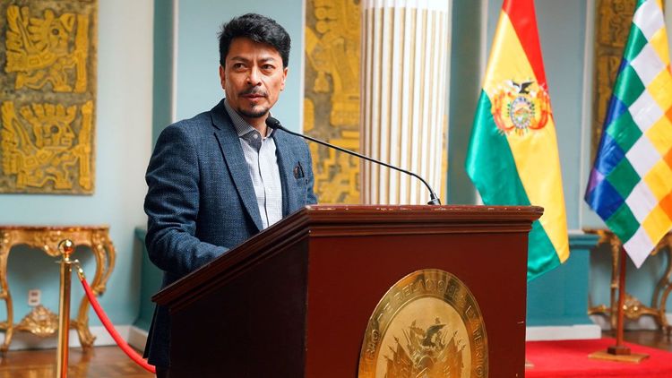 Canciller advierte acciones contra medios