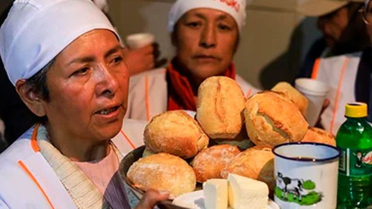 Panaderos de la zona Sur de La Paz mantienen el alza del precio del pan