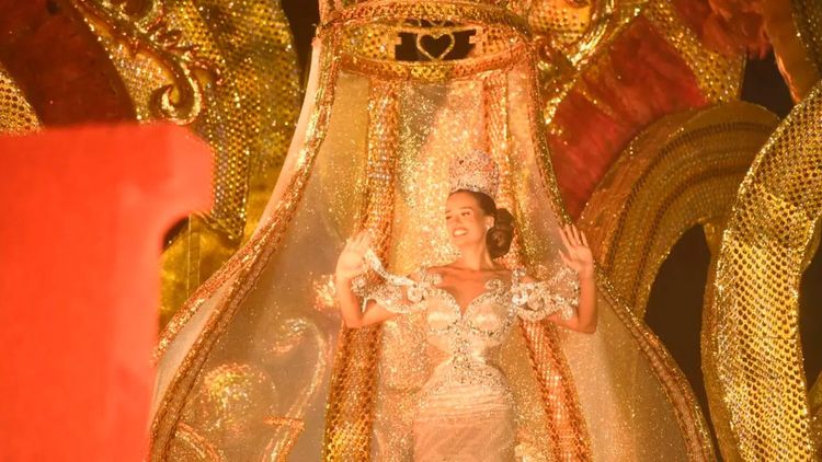 Camila I y los Testarudos deslumbran en su paso triunfal por el Cambódromo