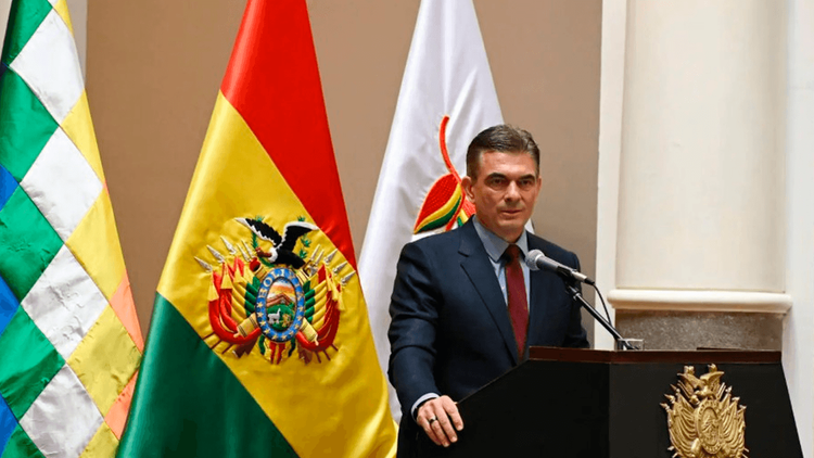 paz señala que el parlamento será clave para el giro económico