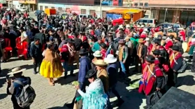 Cabildo impulsado por Condori genera polémica en la ALP