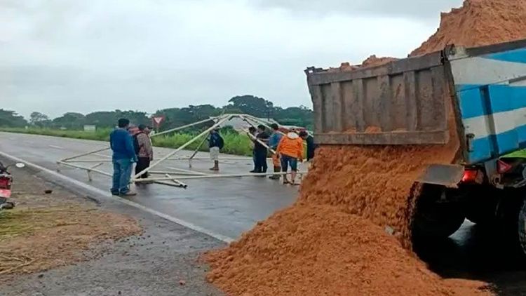 Gobierno convoca a diálogo por bloqueo en puente de Yapacaní