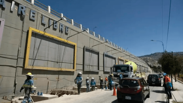 La Paz: cierran carril de subida de la avenida Costanera por trabajos de la Alcaldía