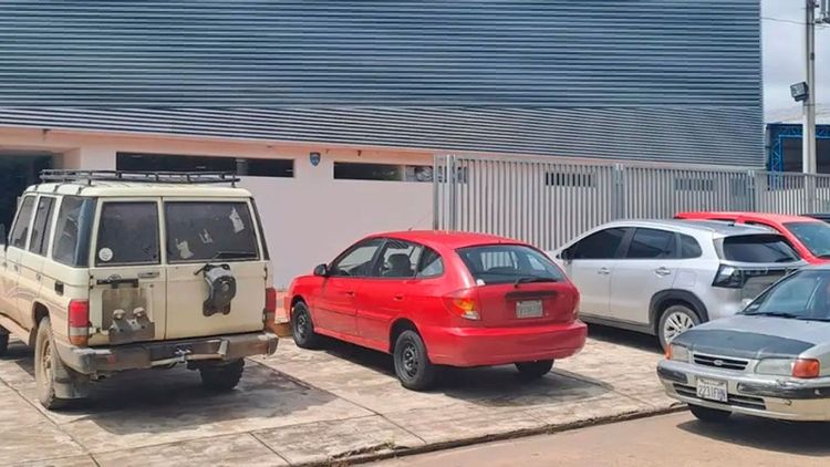 Allanan oficinas del Senasag por envío de 700 kilos de droga a Chile