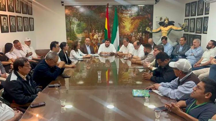 Cívicos analizan Asamblea de la Cruceñidad por la democracia