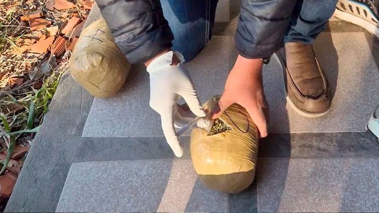 Aprehenden a dos hombres con seis paquetes de marihuana en Yacuiba