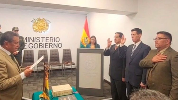 Oviedo posesiona a tres nuevos viceministros