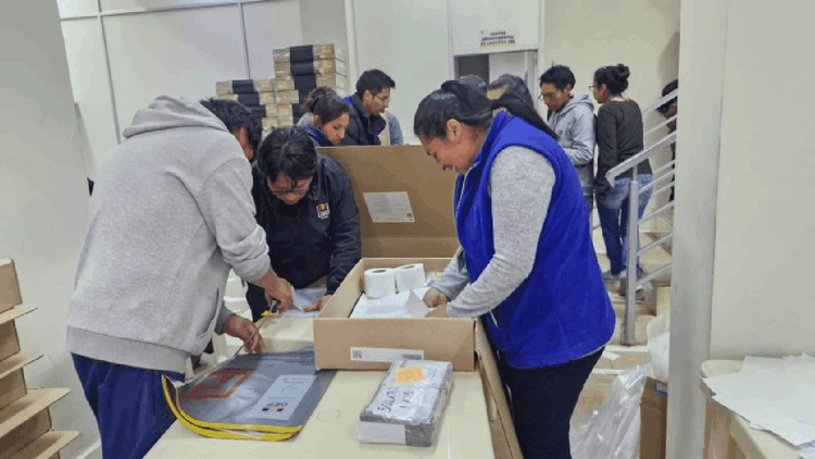 Balotaje inédito en Bolivia: TSE intensifica el armado de maletas electorales para cinco departamentos