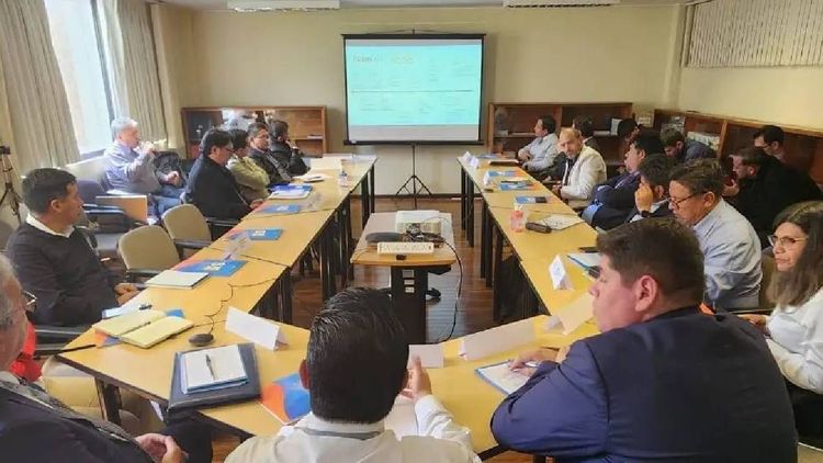 Presidente Paz se reúne este martes con alcaldes de capitales y El Alto por la propuesta 50/50 y el diésel 